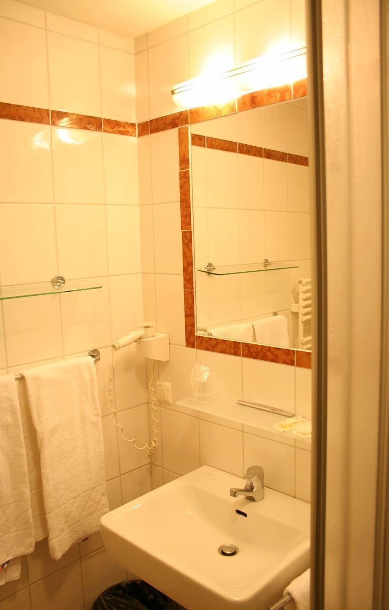 Adlerhof Bed & Breakfast 2*
